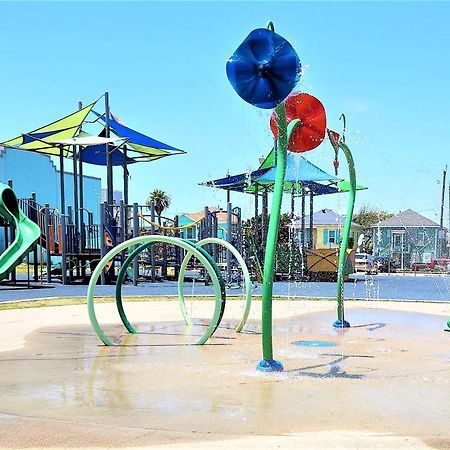 Casaazul-2605A-Couples Retreat By Beach & Pleasure Pier 1 Block Away- 2Bed 2Bath- 7 Minutes To Cruise Terminal 갤버스턴 외부 사진