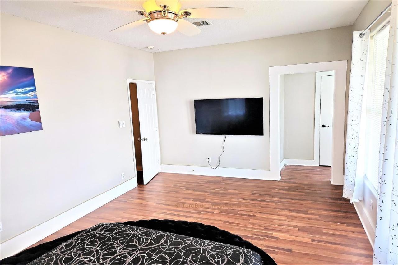 Casaazul-2605A-Couples Retreat By Beach & Pleasure Pier 1 Block Away- 2Bed 2Bath- 7 Minutes To Cruise Terminal 갤버스턴 외부 사진