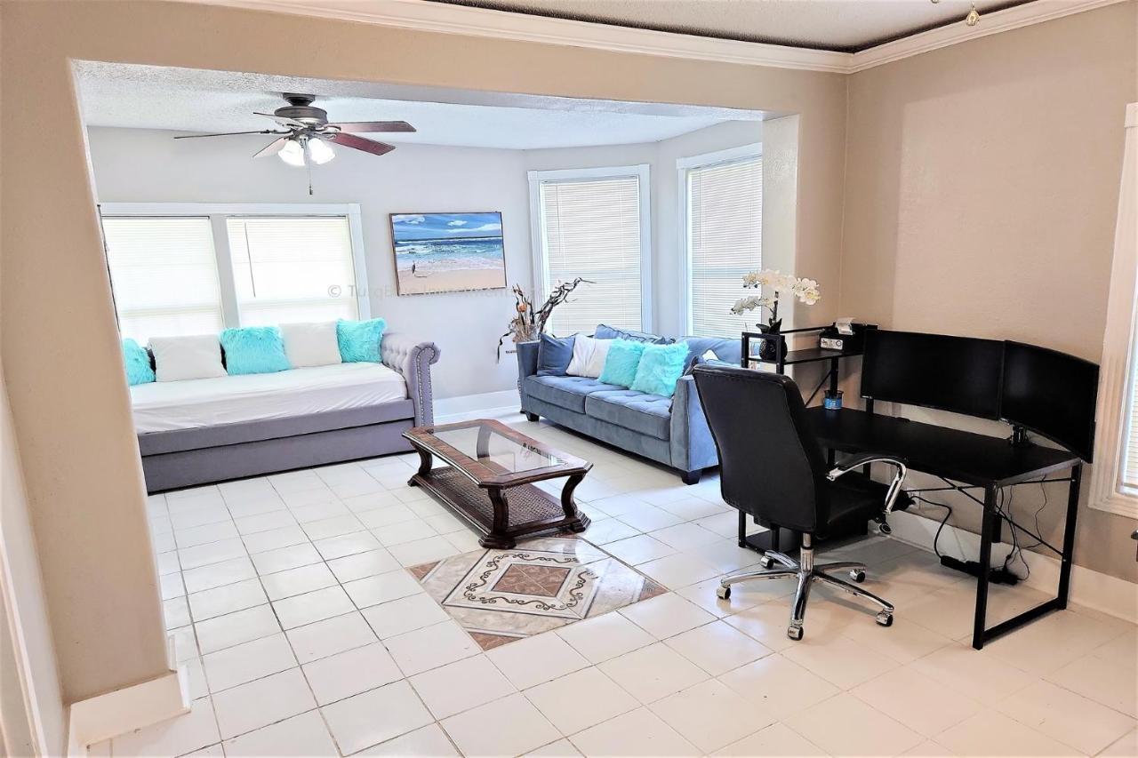 Casaazul-2605A-Couples Retreat By Beach & Pleasure Pier 1 Block Away- 2Bed 2Bath- 7 Minutes To Cruise Terminal 갤버스턴 외부 사진