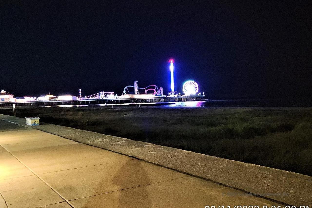 Casaazul-2605A-Couples Retreat By Beach & Pleasure Pier 1 Block Away- 2Bed 2Bath- 7 Minutes To Cruise Terminal 갤버스턴 외부 사진