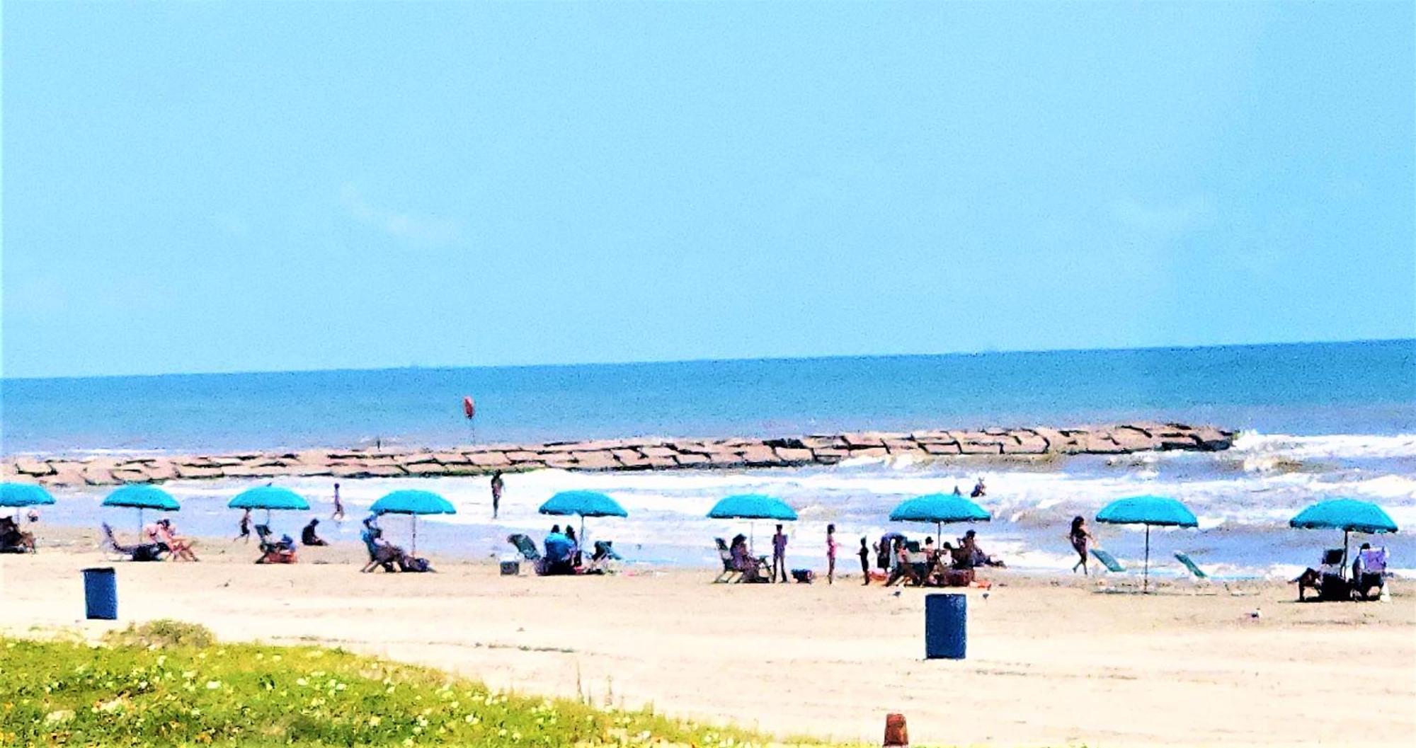 Casaazul-2605A-Couples Retreat By Beach & Pleasure Pier 1 Block Away- 2Bed 2Bath- 7 Minutes To Cruise Terminal 갤버스턴 외부 사진
