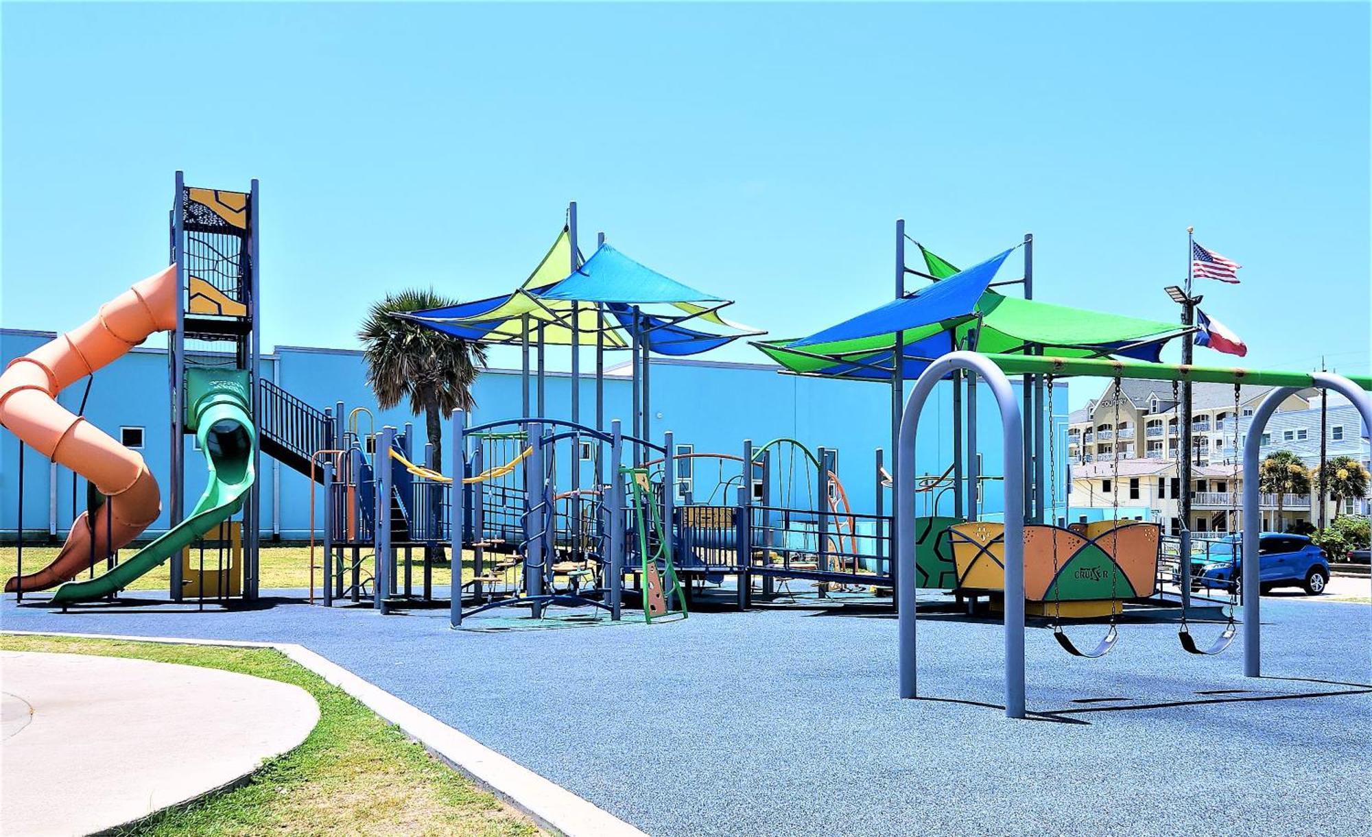 Casaazul-2605A-Couples Retreat By Beach & Pleasure Pier 1 Block Away- 2Bed 2Bath- 7 Minutes To Cruise Terminal 갤버스턴 외부 사진