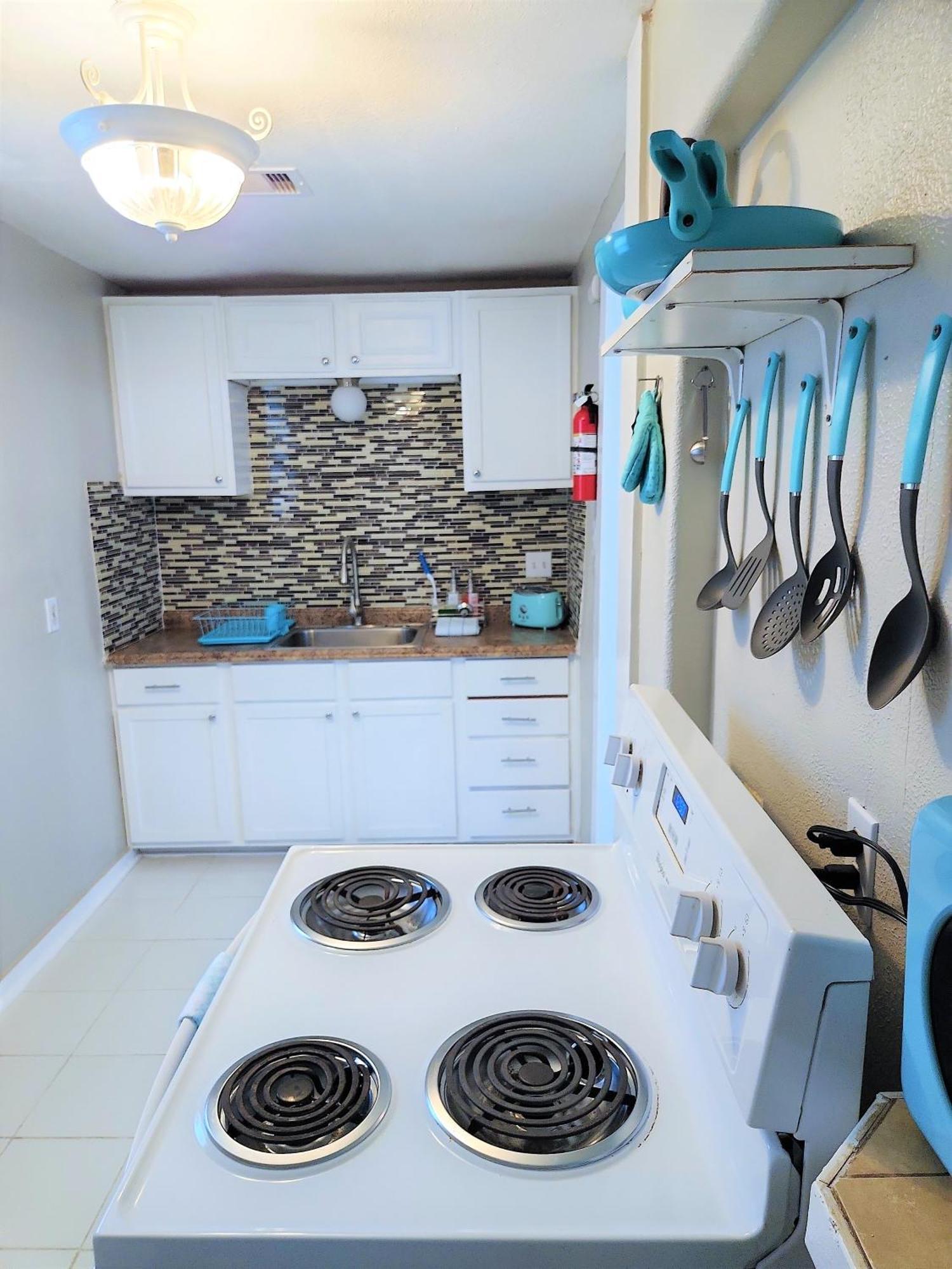 Casaazul-2605A-Couples Retreat By Beach & Pleasure Pier 1 Block Away- 2Bed 2Bath- 7 Minutes To Cruise Terminal 갤버스턴 외부 사진