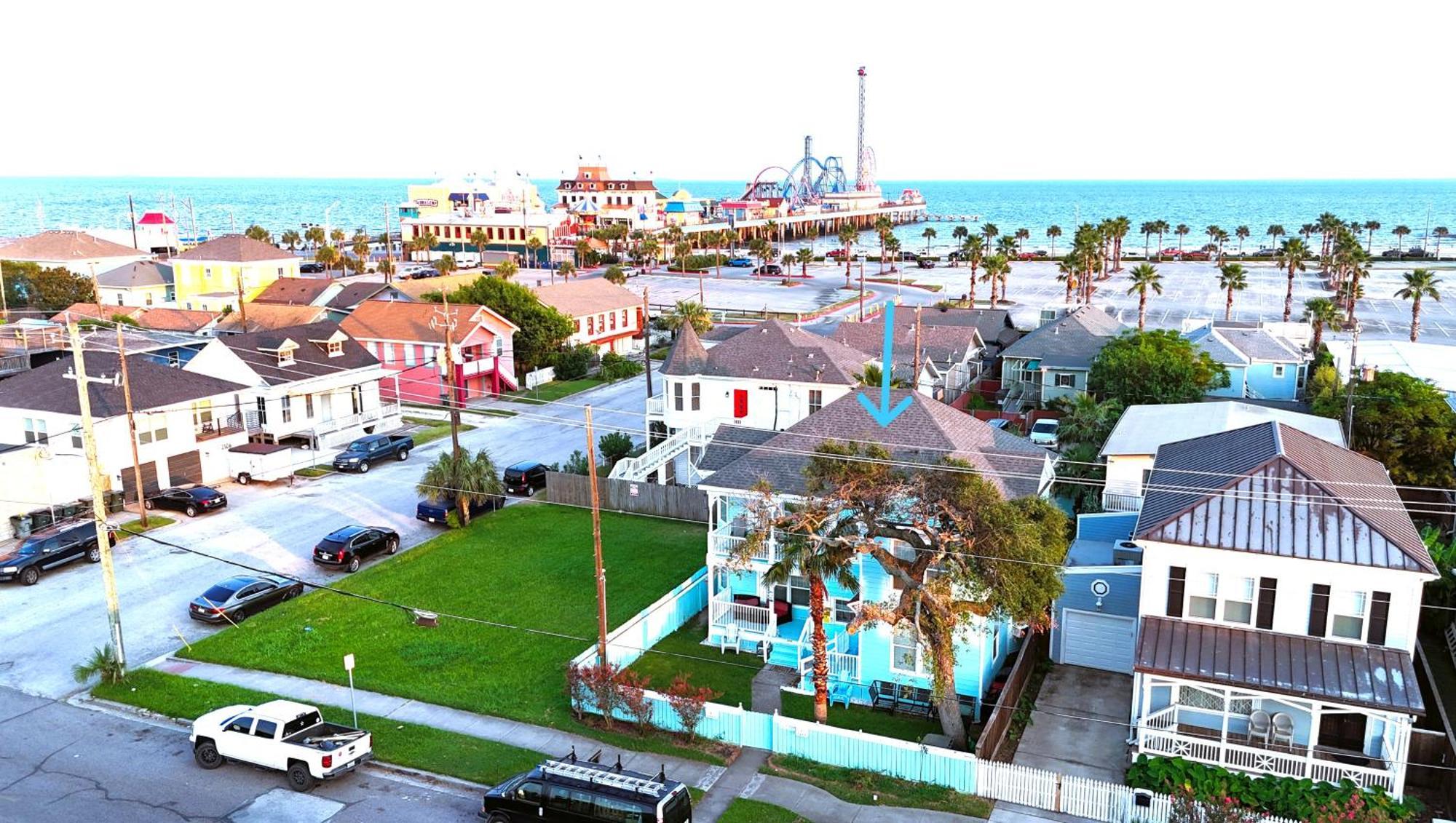 Casaazul-2605A-Couples Retreat By Beach & Pleasure Pier 1 Block Away- 2Bed 2Bath- 7 Minutes To Cruise Terminal 갤버스턴 외부 사진